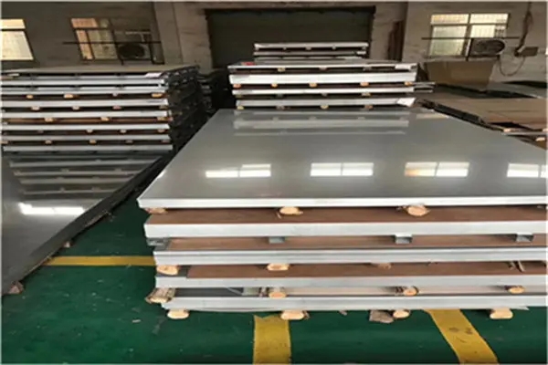 304不銹鋼板按制造方法可分為熱軋和冷軋。根據(jù)鋼種的結(jié)構(gòu)特點(diǎn)